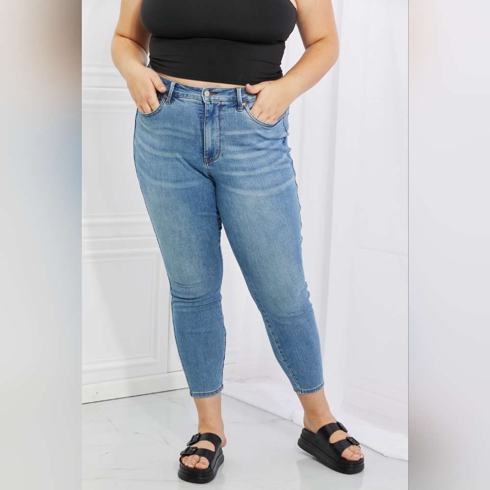 Still available, contact me - Judy Blue Light Wash Skinnies - Picture 14 of 14
